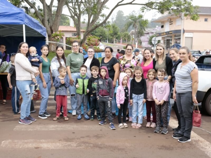 PROJETO CONHECIMENTO E VISITAÇÃO DAS PRODUÇÕES DA AGRICULTURA FAMILIAR É DESENVOLVIDO EM NOVO TIRADENTES