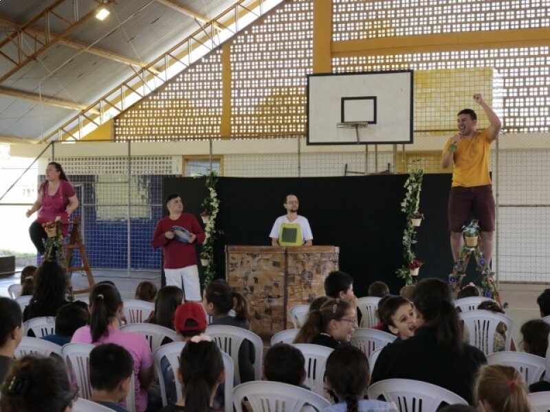 PREFEITURA DE NOVO TIRADENTES PROMOVEU TEATRO QUE ABORDA O COMBATE AO ABUSO E A EXPLORAÇÃO SEXUAL DE CRIANÇAS E ADOLESCENTES  