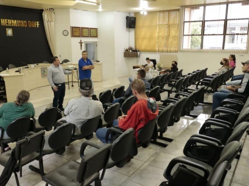 CONSELHO E COMITÊ MUNICIPAL DA AGRICULTURA DEBATEM SOBRE RECURSOS E INVESTIMENTOS PARA O MUNICÍPIO