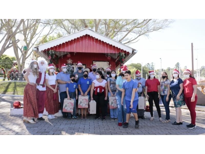 AÇÃO DA APAE DO NATAL SOLIDÁRIO PADRINHO POR UM DIA ACONTECEU EM NOVO TIRADENTES