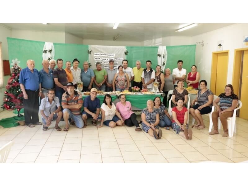 CRAS DE NOVO TIRADENTES ORGANIZA CONFRATERNIZAÇÃO PARA GRUPO DA TERCEIRA IDADE NO ÚLTIMO ENCONTRO DO ANO