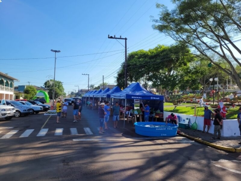 FEIRA DA AGRICULTURA FAMILIAR E SABADÃO DOS NEGÓCIOS MOVIMENTA NOVO TIRADENTES