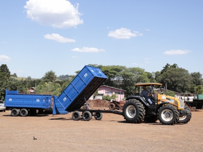 PREFEITURA DE NOVO TIRADENTES INVESTE EM NOVOS IMPLEMENTOS AGRÍCOLAS