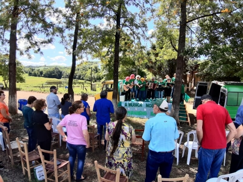 NOVO TIRADENTES CELEBRA O DIA DO IDOSO COM MÚSICA