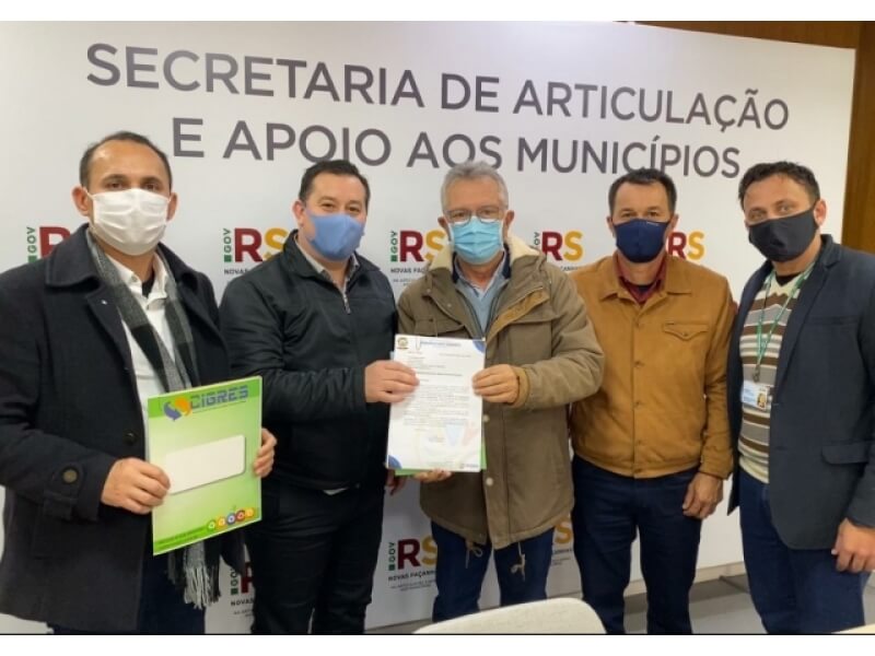 PREFEITO E VICE DE NOVO TIRADENTES BUSCAM RECURSOS PARA PAVIMENTAÇÃO ASFÁLTICA EM PORTO ALEGRE