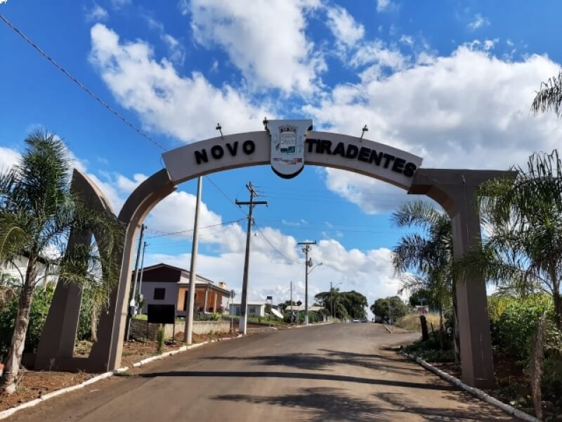 NOVO TIRADENTES DESTINA R$ 6,4 MIL PARA A APAE DE RODEIO BONITO