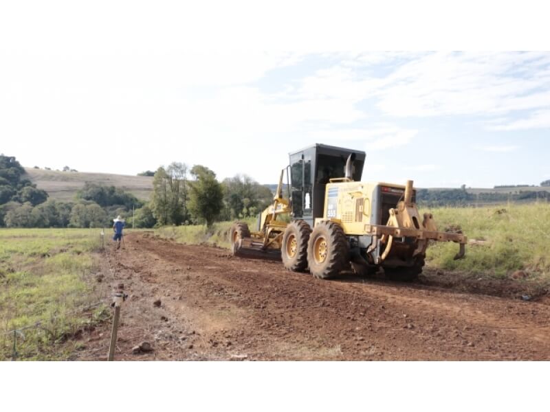 PREFEITURA REALIZA MELHORIAS EM ESTRADAS DO INTERIOR DO MUNICÍPIO