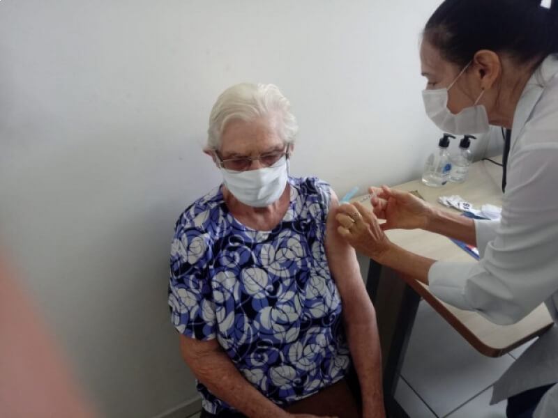 INICIADA A VACINAÇÃO CONTRA A COVID-19 DOS IDOSOS COM MAIS DE 85 ANOS EM NOVO TIRADENTES