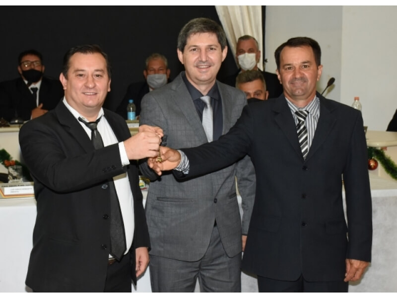 PREFEITO DE NOVO TIRADENTES APRESENTA SEUS SECRETÁRIOS