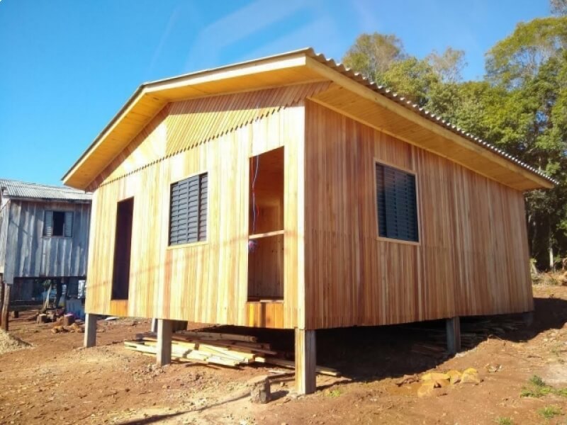 PROGRAMA DE MELHORIAS HABITACIONAIS DE NOVO TIRADENTES ENTREGA MAIS CASAS NOVAS A POPULAÇÃO