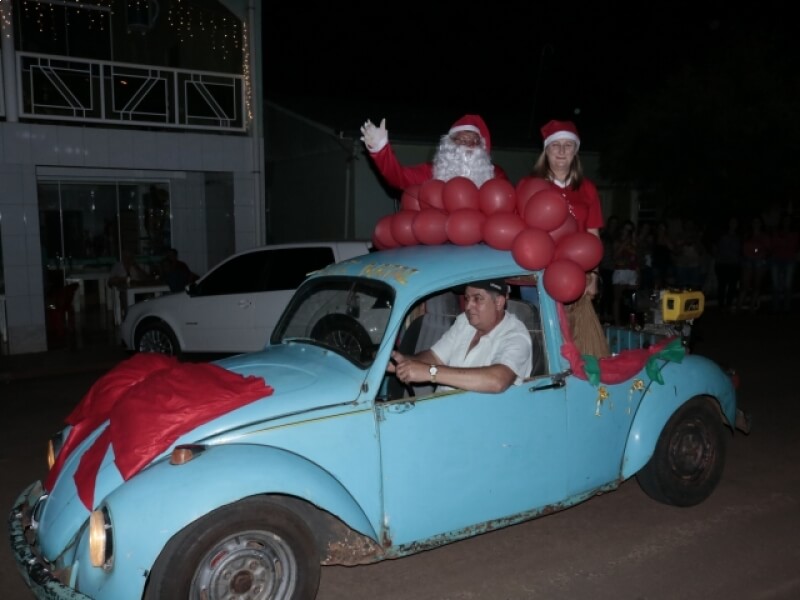 CHEGADA DO PAPAI NOEL EM NOVO TIRADENTES REÚNE CENTENAS DE CRIANÇAS