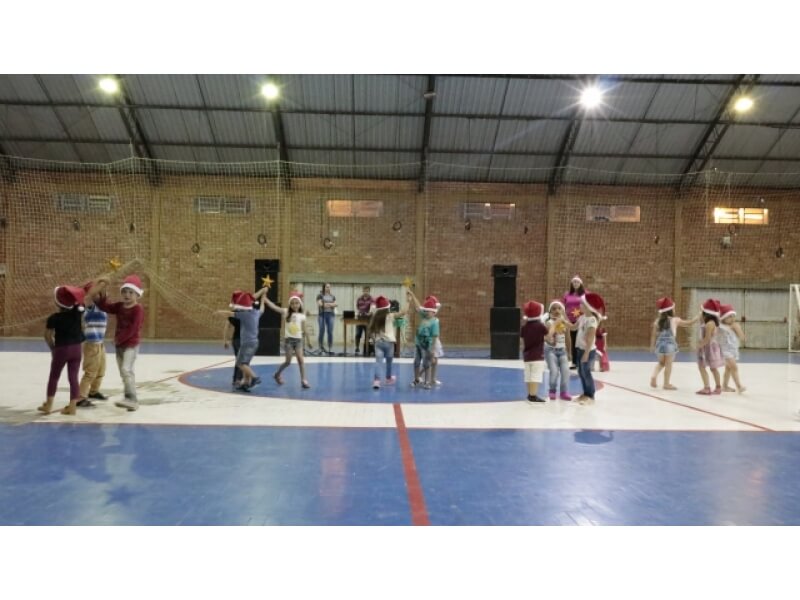 UM SHOW DE NATAL TEVE NOITE DE APRESENTAÇÕES DAS ESCOLAS E TALENTOS LOCAIS