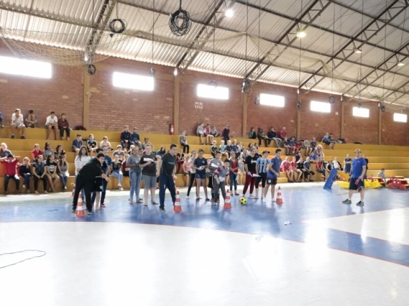 COMEMORAÇÃO DO DIA DAS CRIANÇAS CONTOU COM GINCANA E BRINQUEDOS INFLÁVEIS