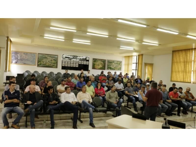 NOVO TIRADENTES BUSCA PARCERIAS PARA DESENVOLVIMENTO DA SUINOCULTURA NO MUNICÍPIO