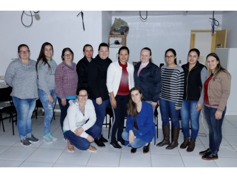 III CAPACITAÇÃO DE SERVENTES E MERENDEIRAS ACONTECEU HOJE