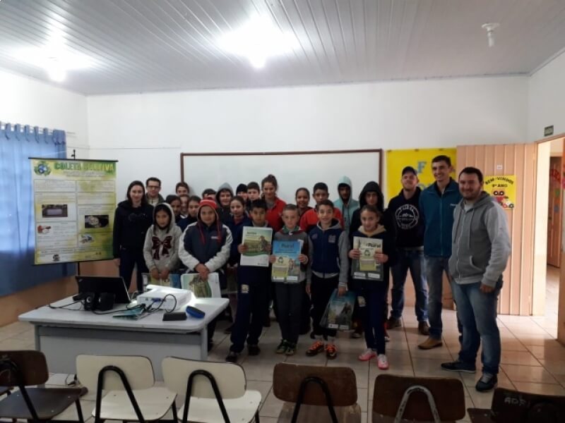 COLETA SELETIVA É TEMA DE PALESTRA NA ESCOLA MUNICIPAL NOSSA SENHORA APARECIDA