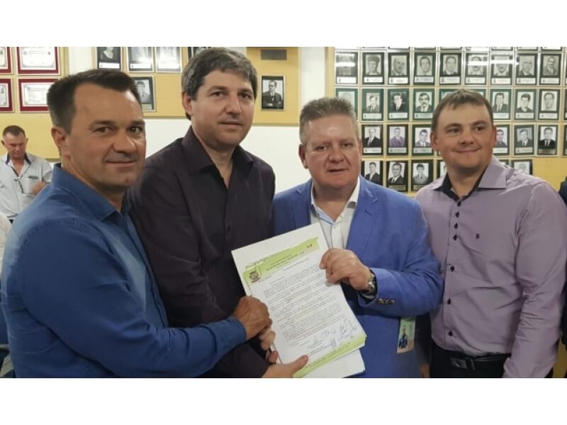 PREFEITO E VICE DE NOVO TIRADENTES BUSCAM APOIO PARA CONCLUSÃO DA PAVIMENTAÇÃO ASFÁLTICA DA RS 325  