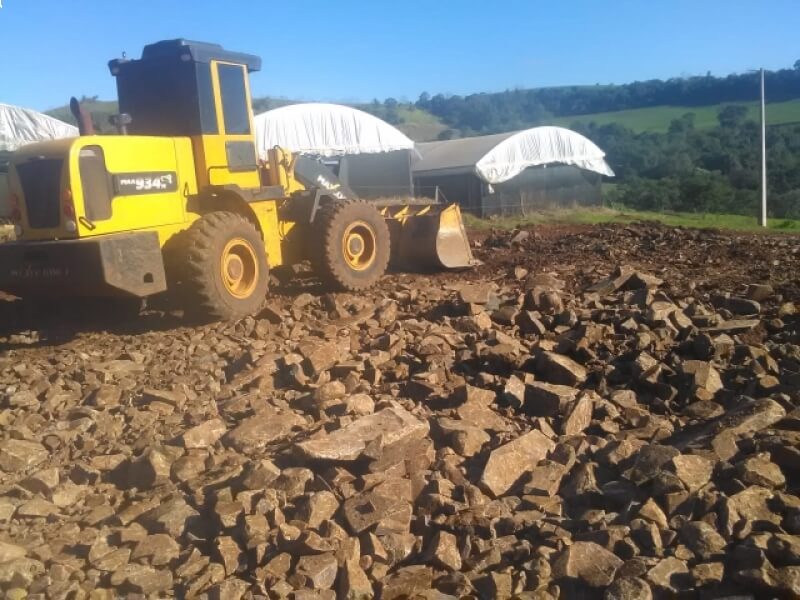 SECRETARIA DE OBRAS REALIZA TRABALHOS NAS PROPRIEDADES RURAIS