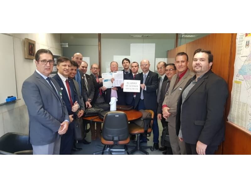 PREFEITO DE NOVO TIRADENTES PARTICIPA DE VIAGEM À BRASÍLIA EM BUSCA DE RECURSOS PARA ACESSO ASFÁLTICO DO MUNICÍPIO