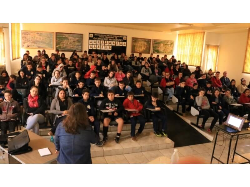 PALESTRA SOBRE MEIO AMBIENTE ACONTECEU ONTEM PARA ALUNOS DA REDE DE ENSINO