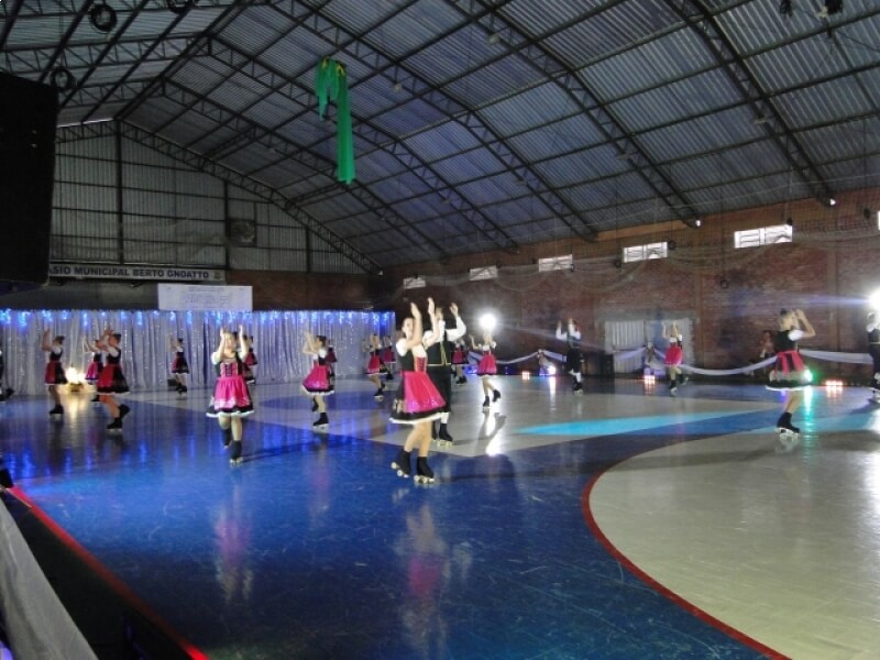 CLUBE DE PATINAÇÃO DANÚBIO AZUL REALIZOU GRANDE SHOW EM NOVO TIRADENTES