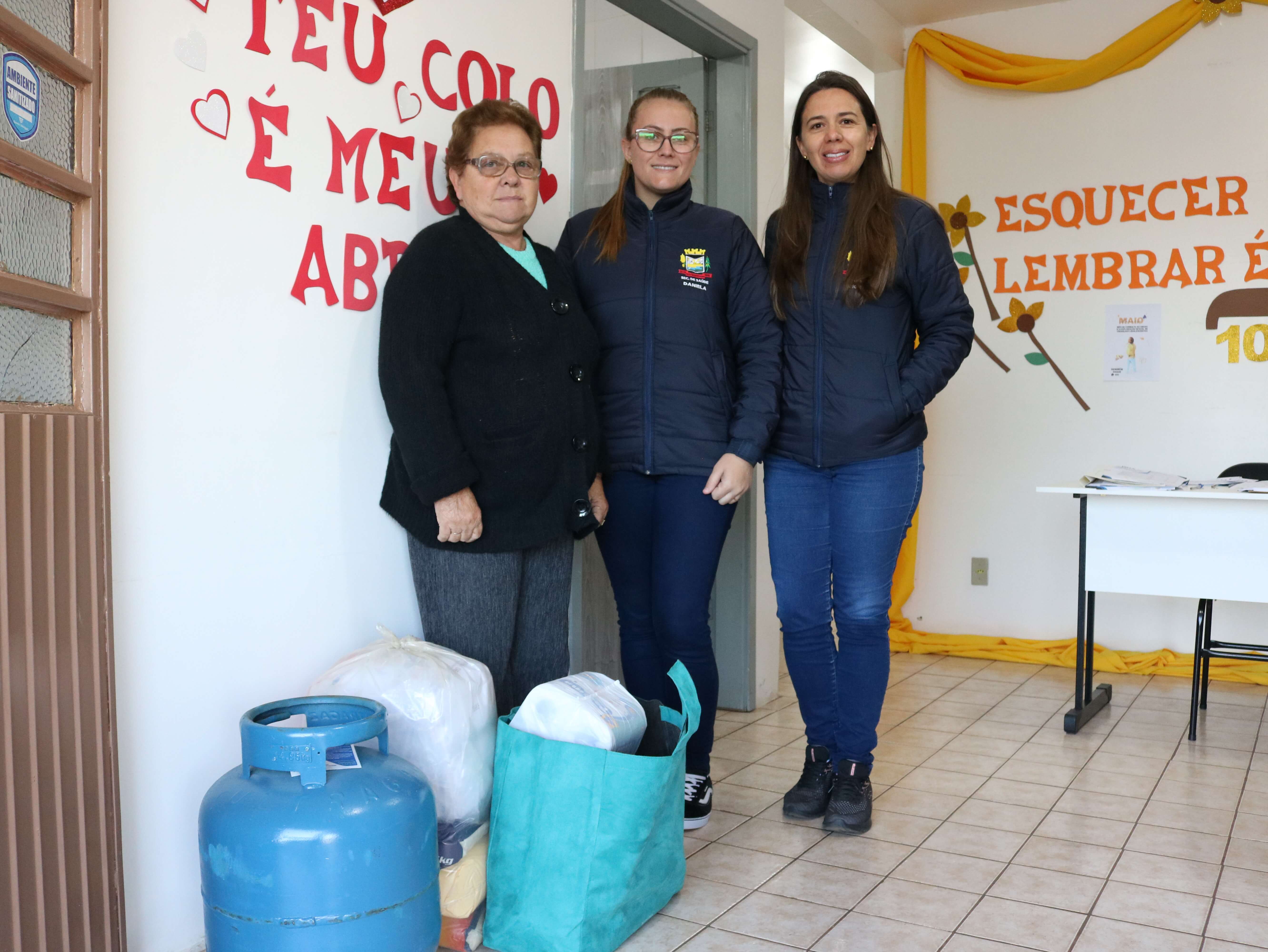 CRAS DE NOVO TIRADENTES REALIZA ENTREGA DE CESTAS BÁSICAS PARA PESSOAS IDOSAS DO MUNICÍPIO