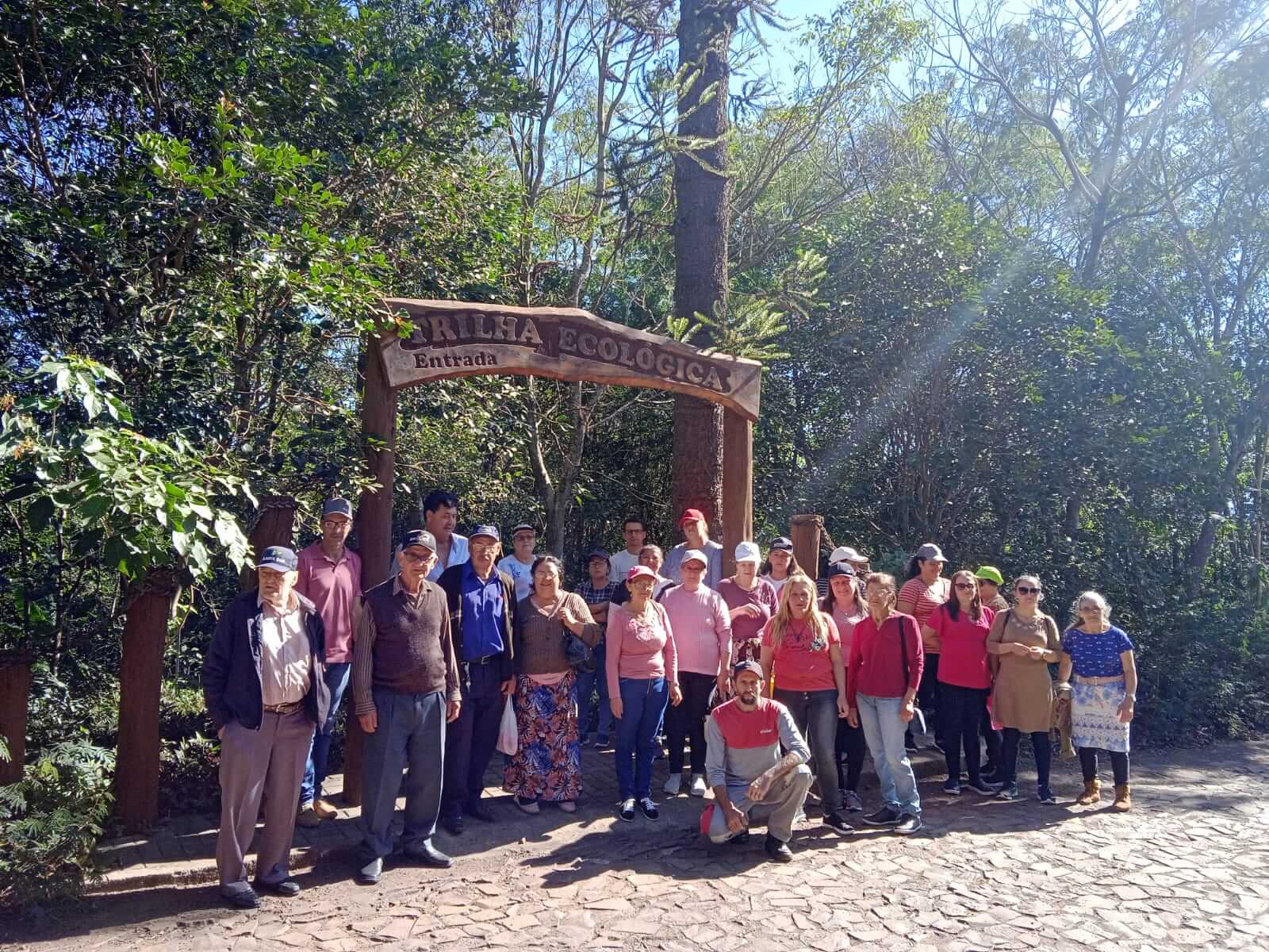 GRUPOS ATENDIDOS PELO CRAS E EMATER/RS-ASCAR REALIZAM VISITA AO HORTO FLORESTAL DA CRELUZ EM PINHAL