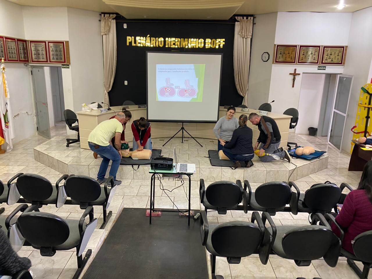 EQUIPE DE SERVIDORES DA PREFEITURA DE NOVO TIRADENTES PARTICIPA DE CAPACITAÇÃO SOBRE PRIMEIROS SOCORROS