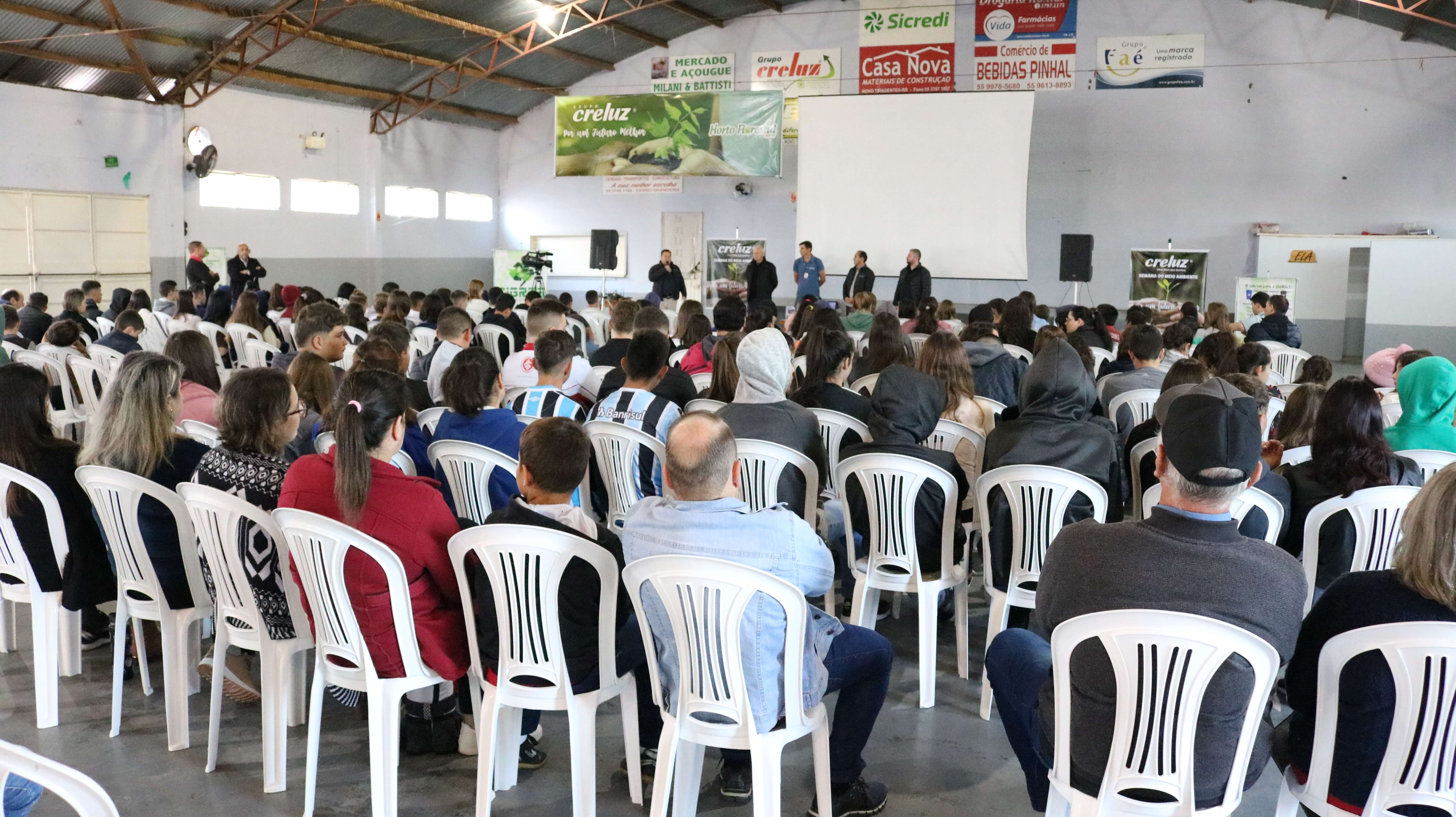 EVENTO EM COMEMORAÇÃO À SEMANA DO MEIO AMBIENTE ESTÁ ACONTECENDO EM NOVO TIRADENTES