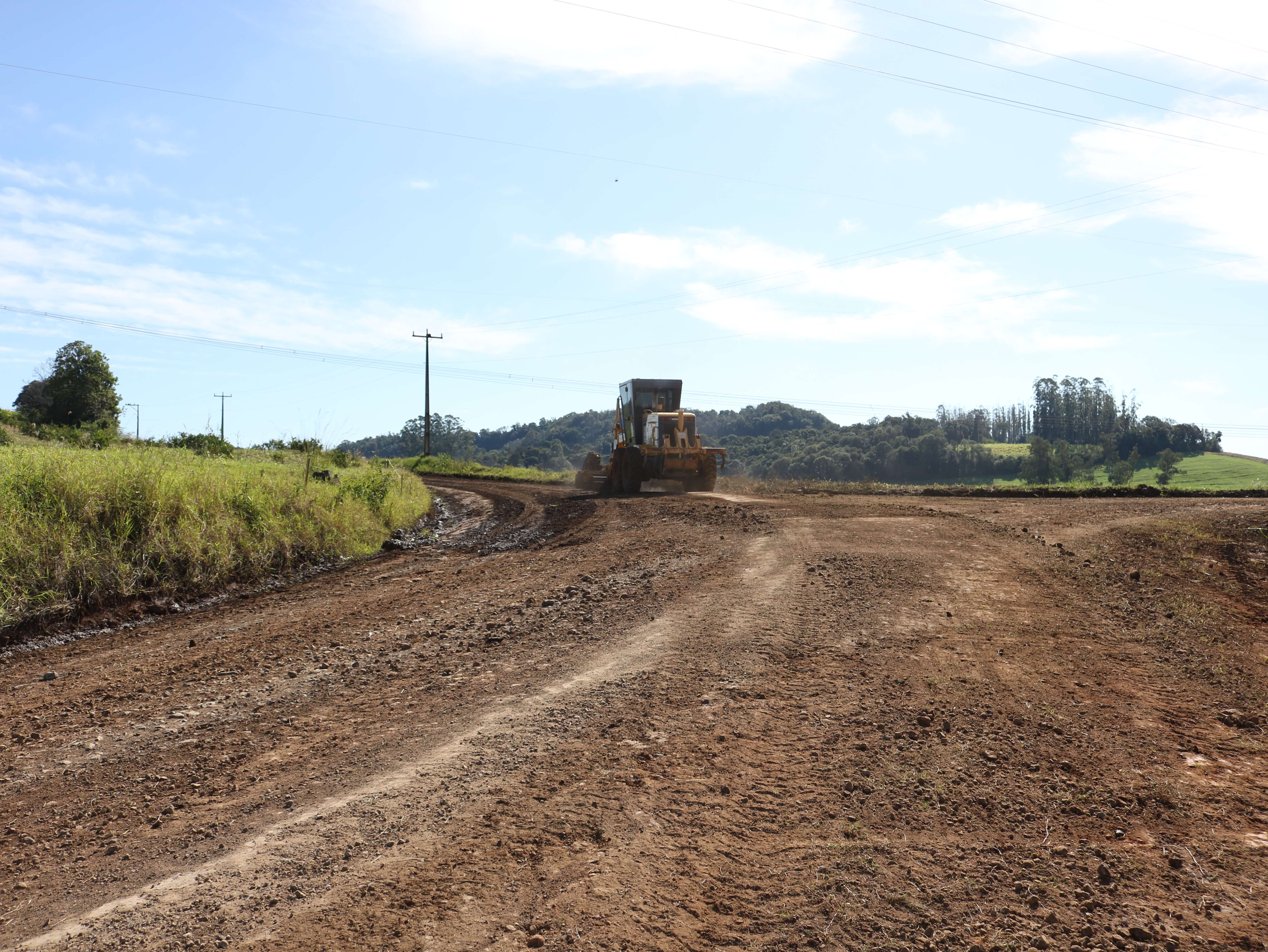 SECRETARIA DE OBRAS ESTÁ TRABALHANDO NA RECUPERAÇÃO DAS ESTRADAS DO INTERIOR