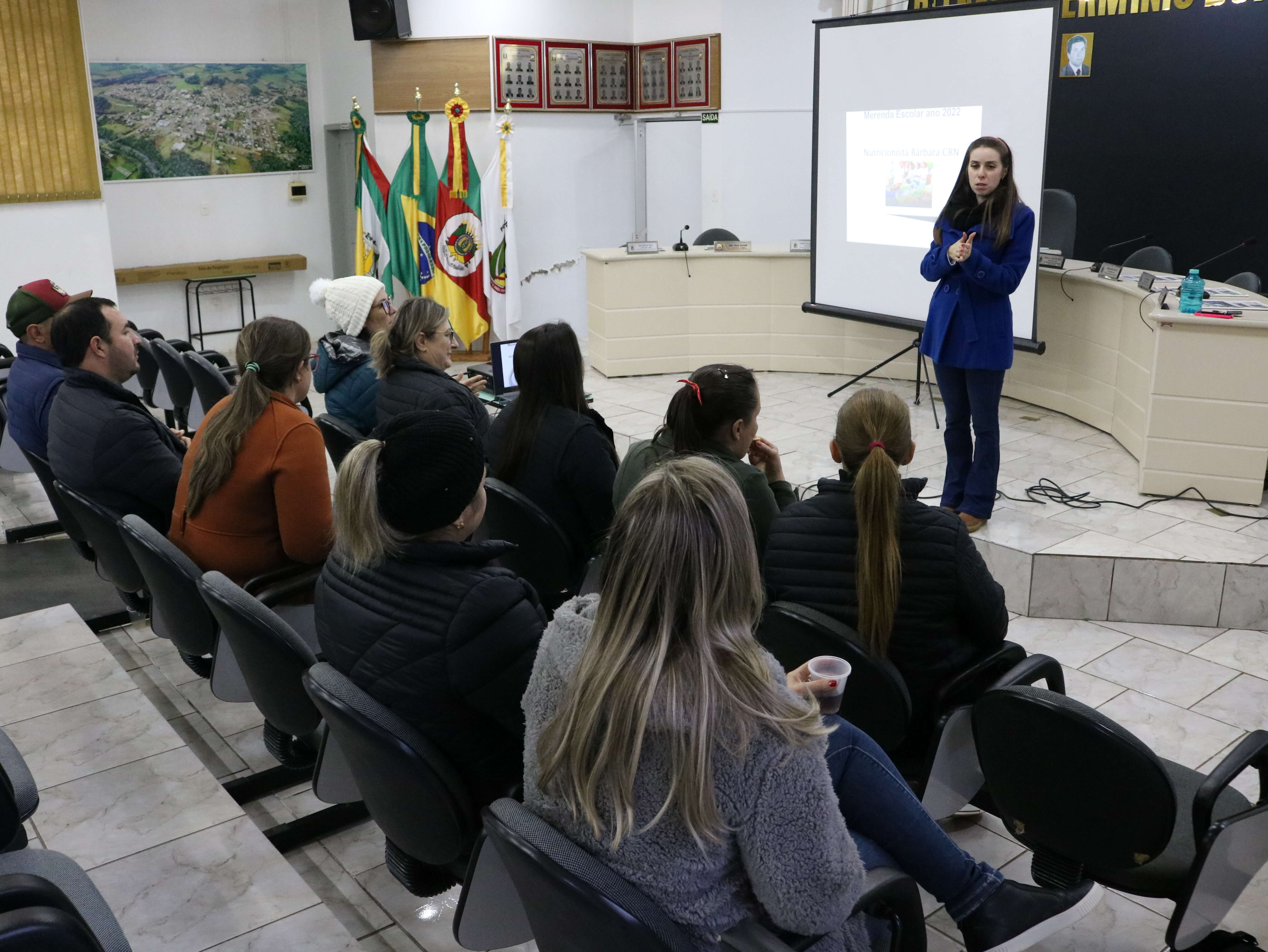 CONSELHO DE ALIMENTAÇÃO ESCOLAR SE REÚNE PARA TRATAR ASSUNTOS REFERENTES À MERENDA ESCOLAR