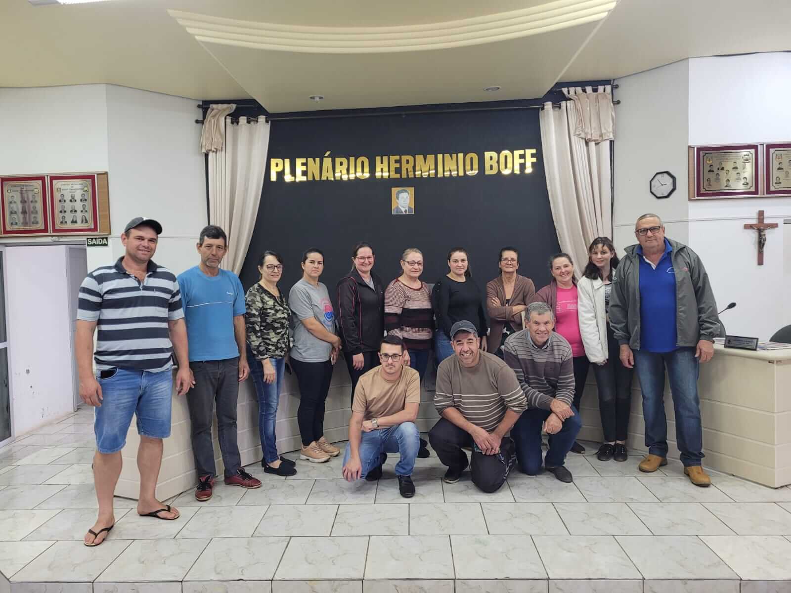 FEIRANTES DE NOVO TIRADENTES FORMAM ASSOCIAÇÃO INFORMAL DE TRABALHO