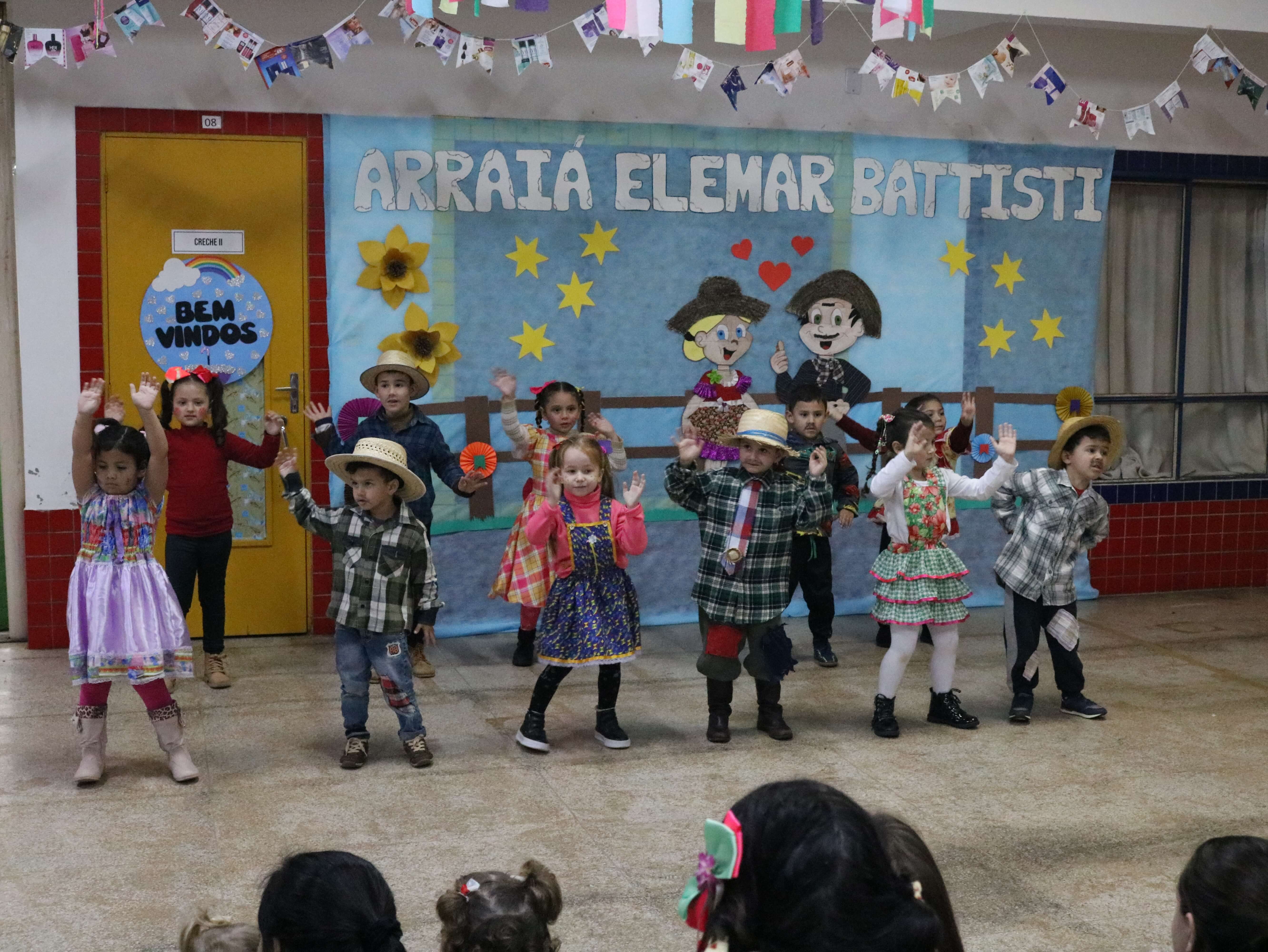 EMEI ELEMAR BATTISTI REALIZA FESTA JUNINA