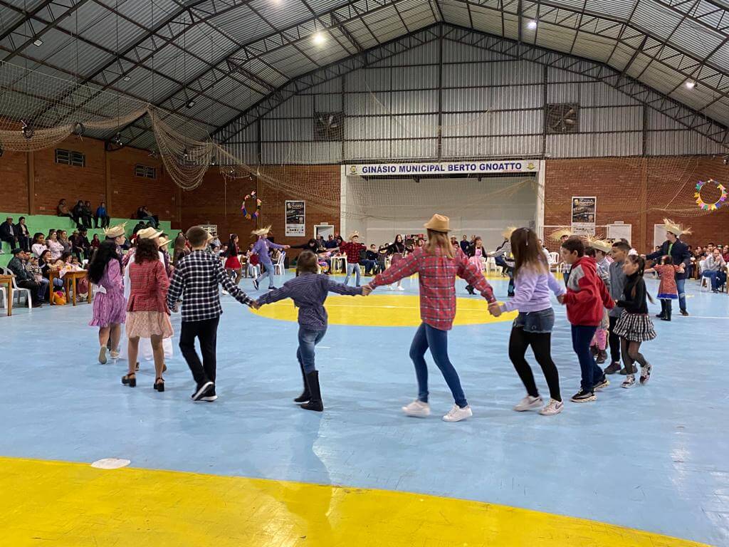 ESCOLA MUNICIPAL SÃO LUIS GONZAGA REALIZA GRANDIOSA FESTA JUNINA
