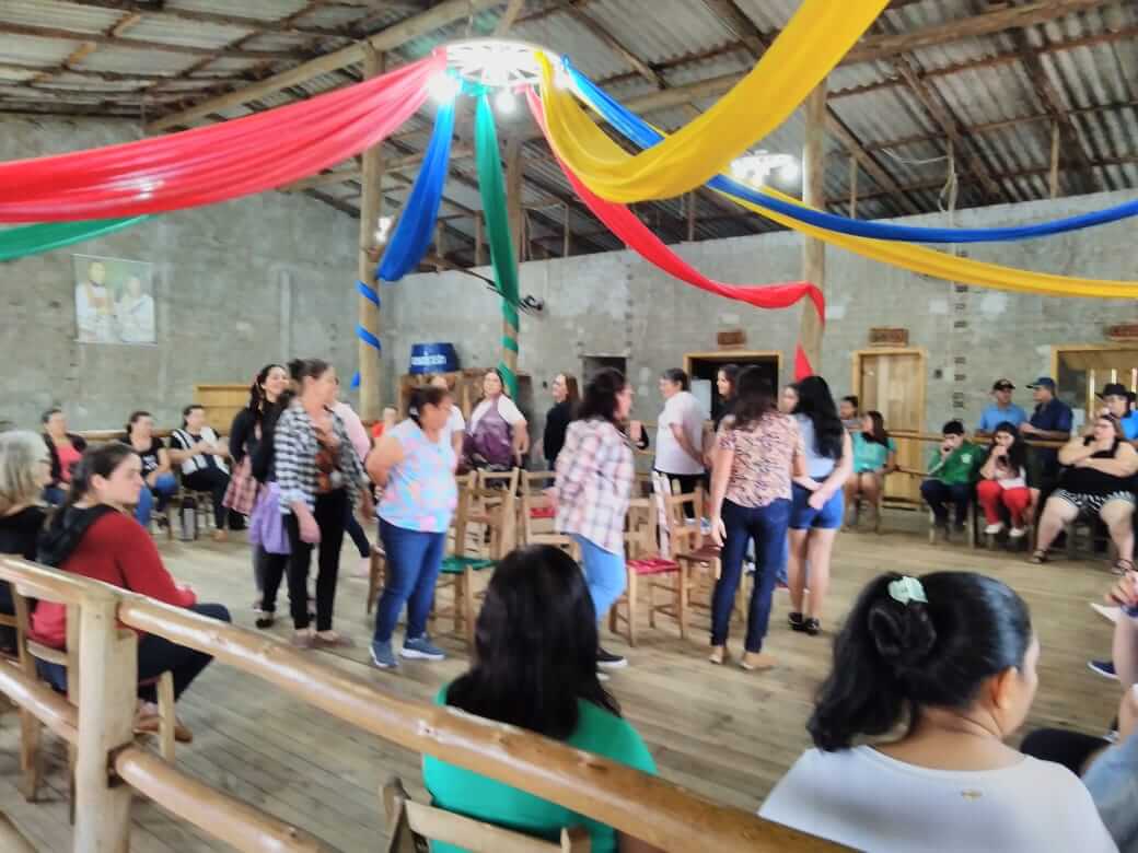 CRAS DE NOVO TIRADENTES REALIZA FESTA JUNINA
