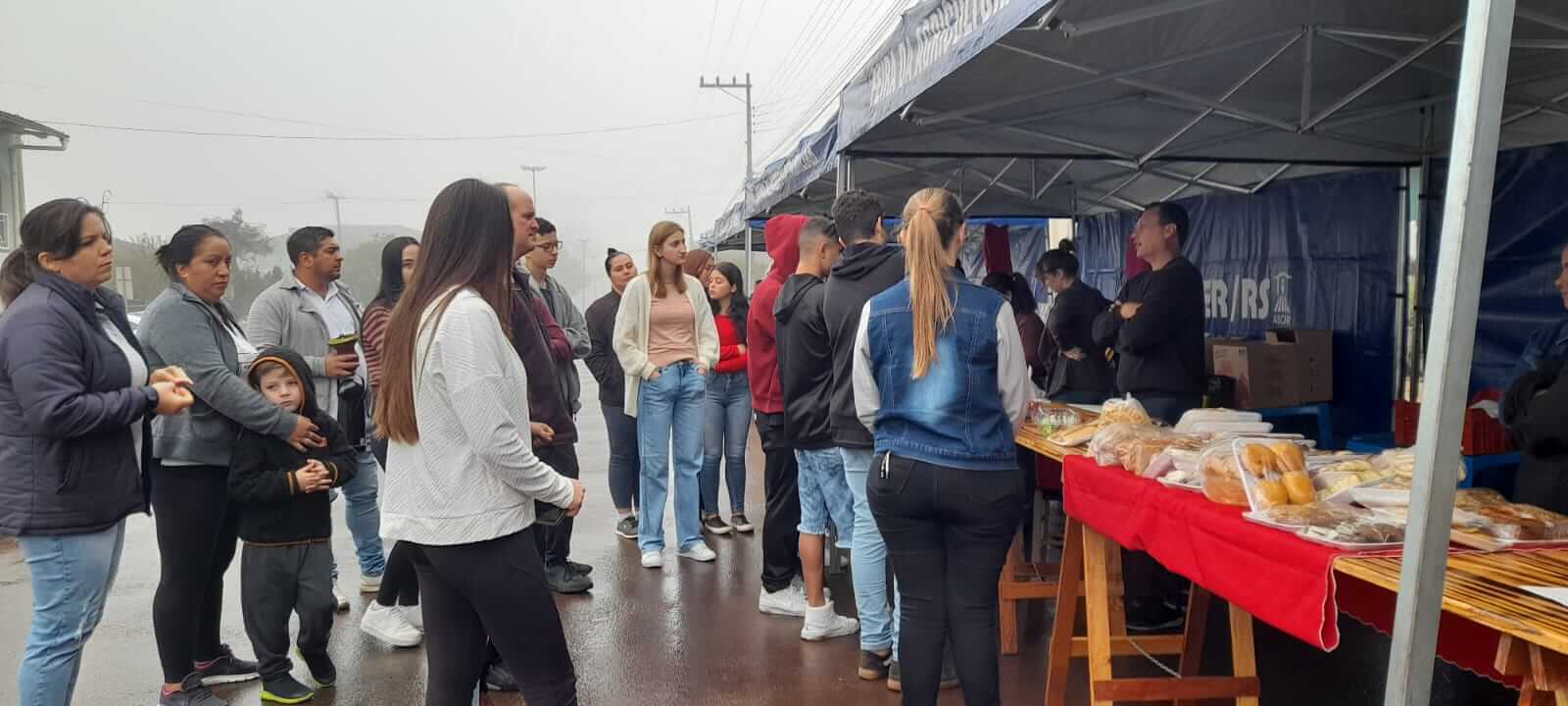 ALUNOS DO 9º ANO DA ESCOLA SÃO LUIS GONZAGA PRESTIGIAM A FEIRA DA AGRICULTURA FAMILIAR, ARTESANATO E PEIXE VIVO