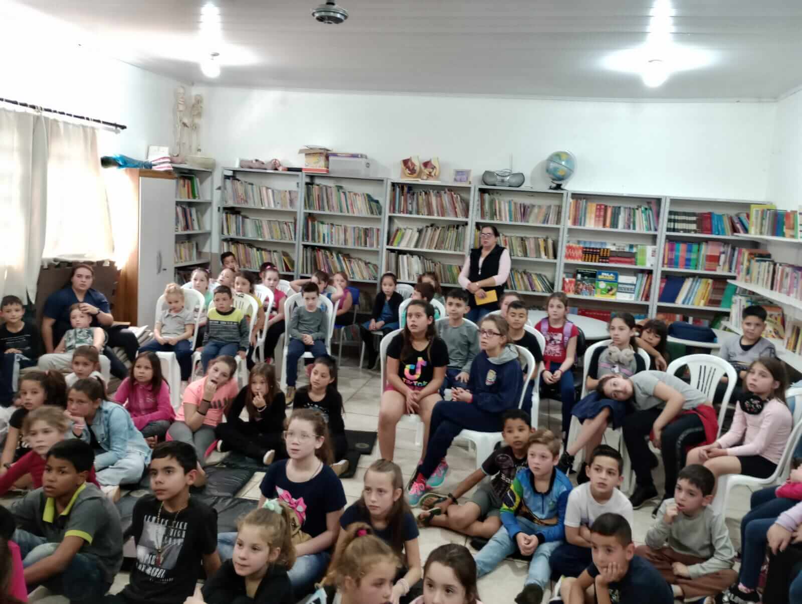 ESCOLA MUNICIPAL SÃO LUIS GONZAGA REALIZOU ACOLHIDA AOS ALUNOS NA VOLTA ÀS AULAS