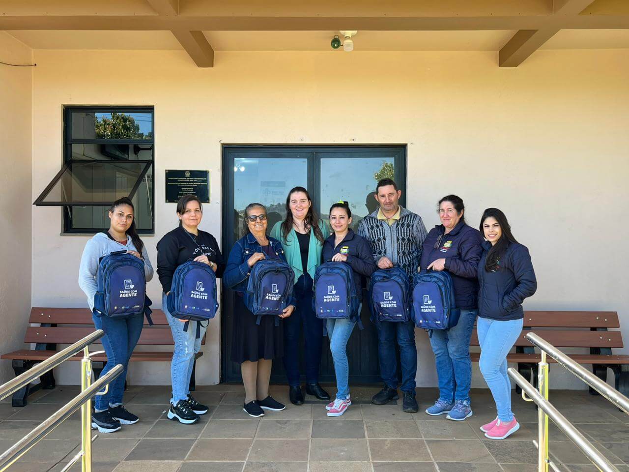 AGENTES COMUNITÁRIOS DE SAÚDE DE NOVO TIRADENTES RECEBEM MOCHILA DO PROGRAMA SAÚDE COM AGENTE