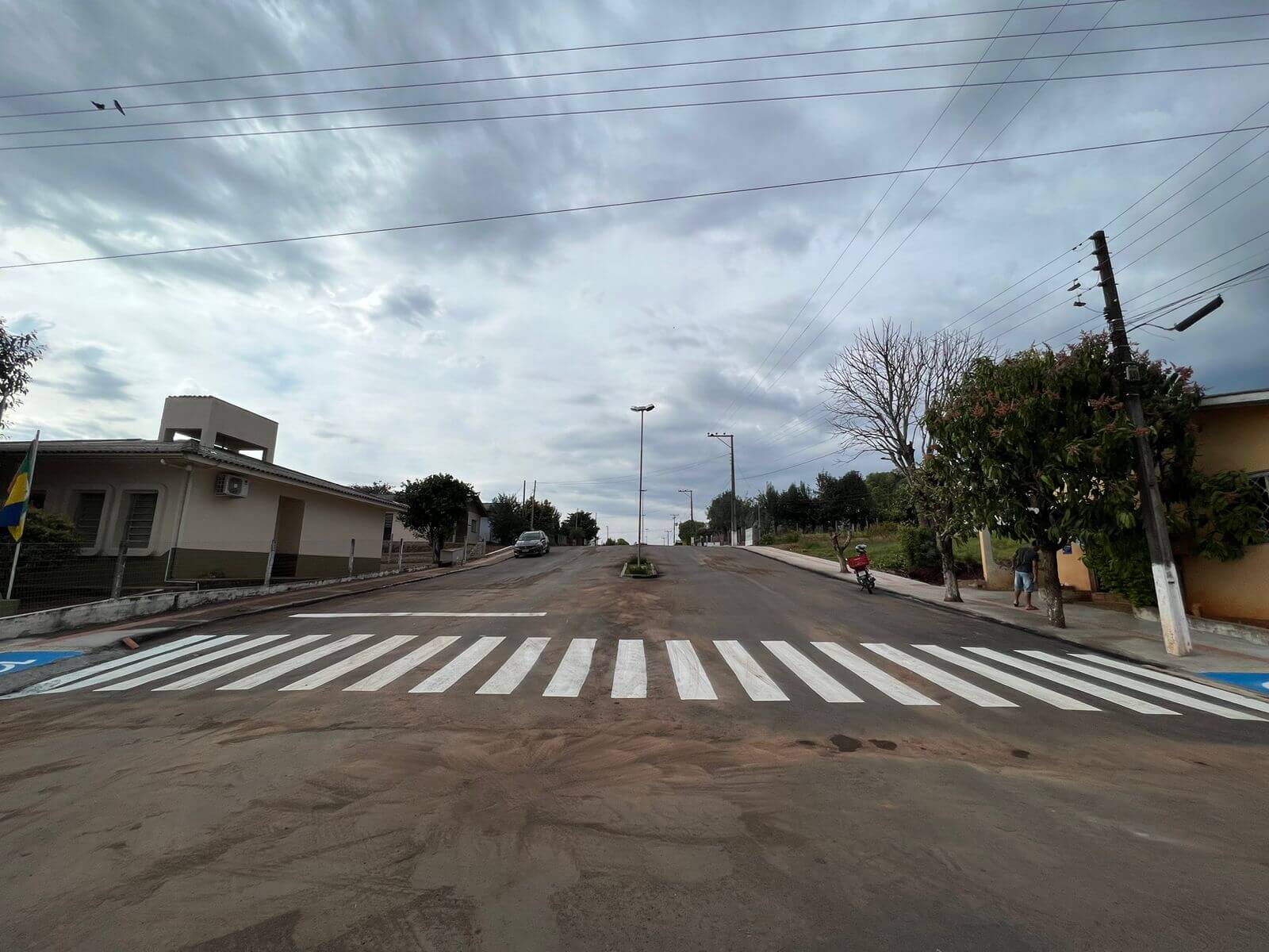 OBRA DE PAVIMENTAÇÃO ASFÁLTICA É CONCLUÍDA EM NOVO TIRADENTES