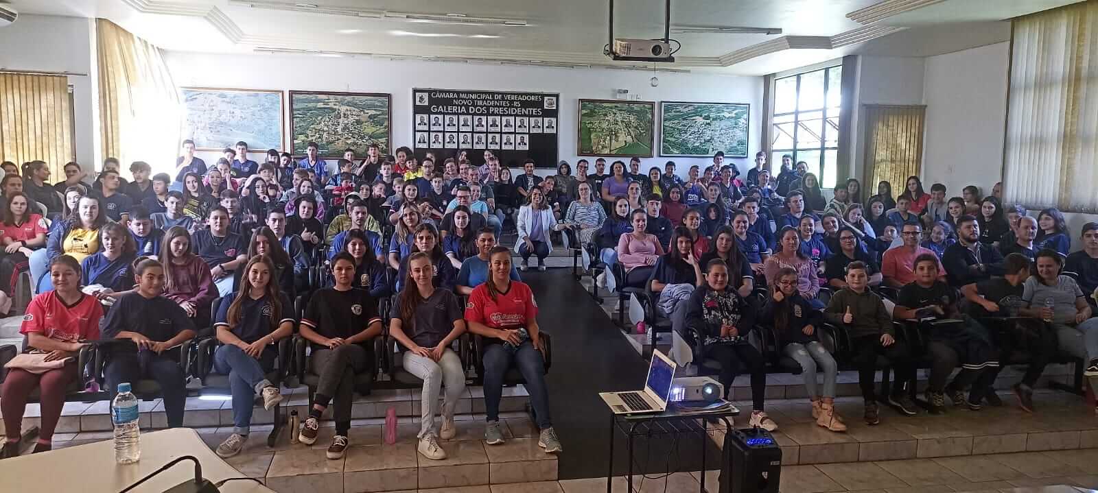 PREFEITURA DE NOVO TIRADENTES REALIZA PALESTRA SOBRE VALORIZAÇÃO DA VIDA COMO FORMA DE PREVENÇÃO AO SUICÍDIO