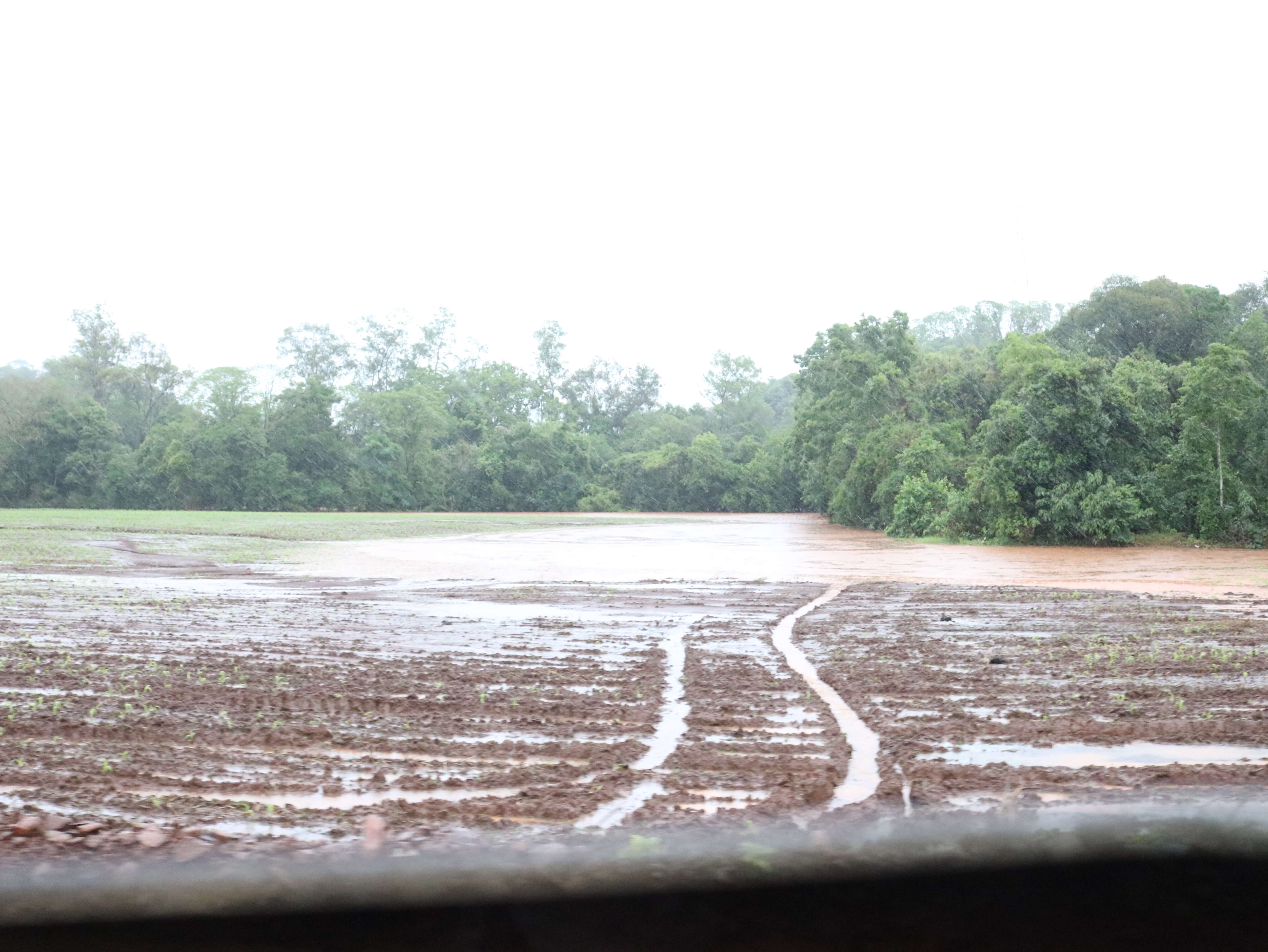 FORTES CHUVAS CAUSAM ESTRAGOS EM NOVO TIRADENTES
