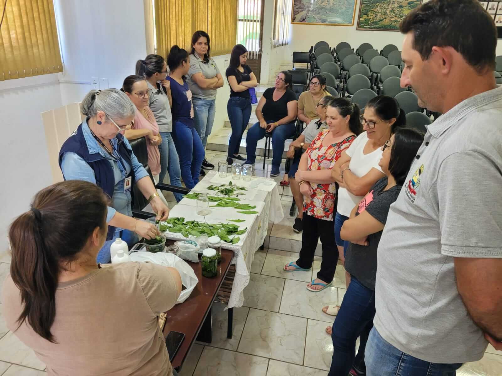 PLANTAS BIOATIVAS A FAVOR DA SAÚDE É TEMA DE OFICINA EM NOVO TIRADENTES