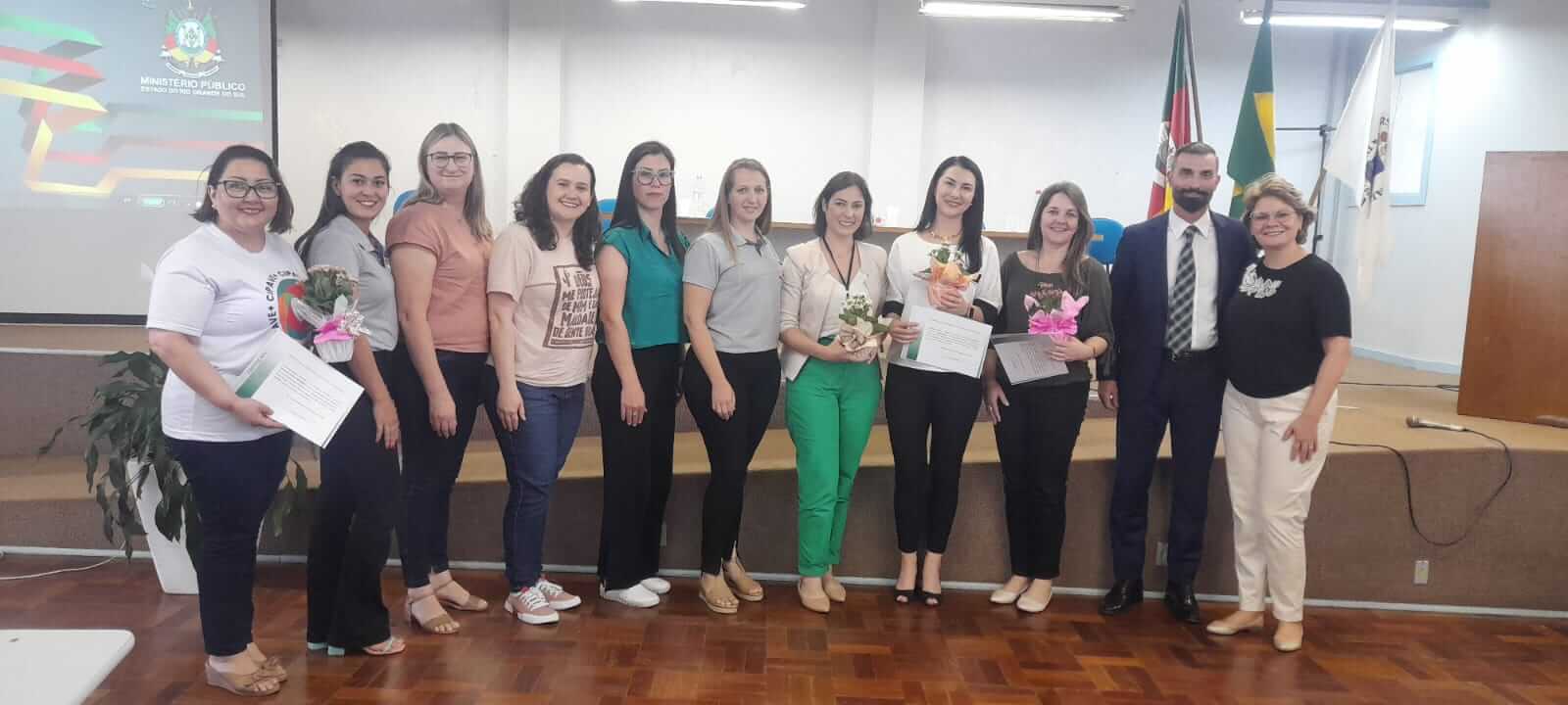 PROFISSIONAIS DA ÁREA DA EDUCAÇÃO DE NOVO TIRADENTES PARTICIPAM DE PALESTRA SOBRE SAÚDE MENTAL NAS ESCOLAS