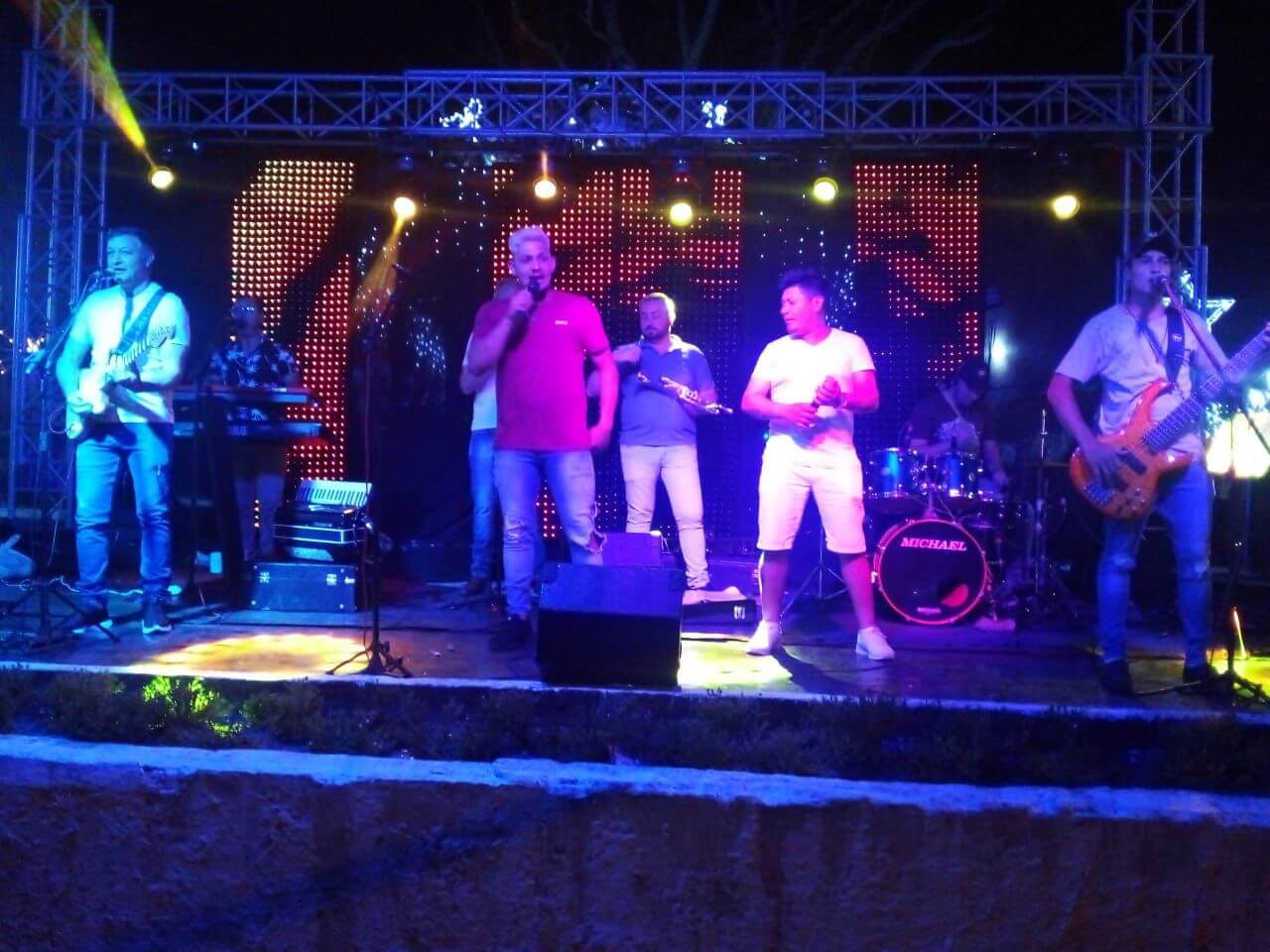 SHOW DA VIRADA ATRAI CENTENAS DE PESSOAS PARA CELEBRAR A CHEGADA DE 2024 EM NOVO TIRADENTES