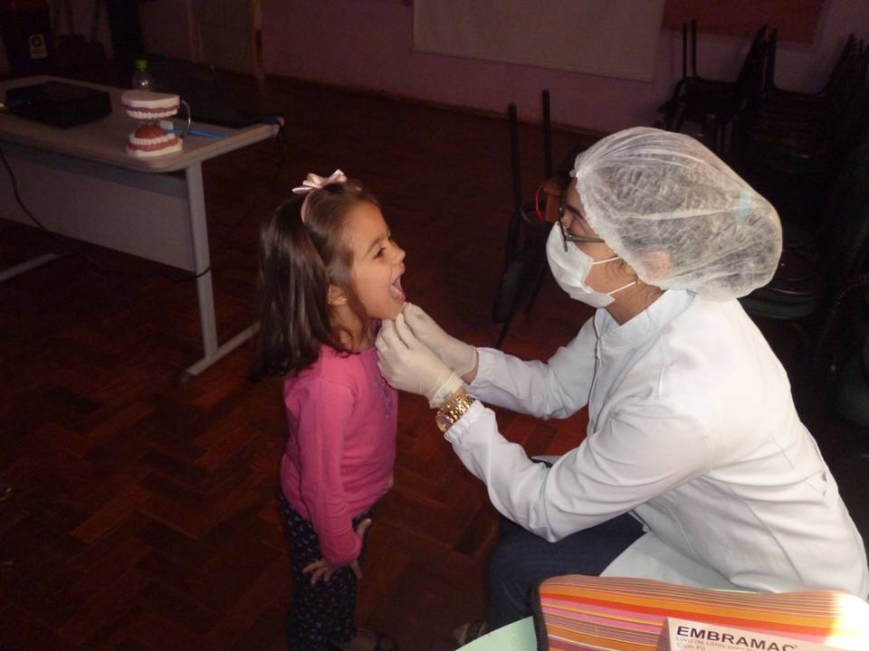 Palestra sobre saúde bucal na E. M Cristóvão