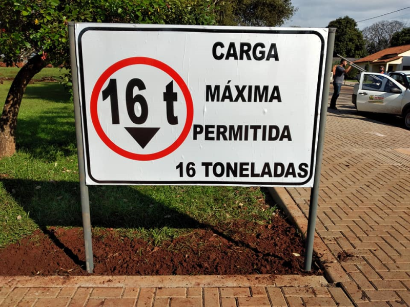 PLACAS DE LIMITE DE PESO INSTALADAS 