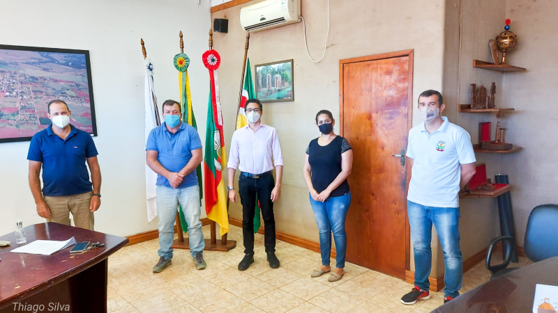 REUNIÃO NO GABINETE SOBRE O CENTRO DO COVID-19