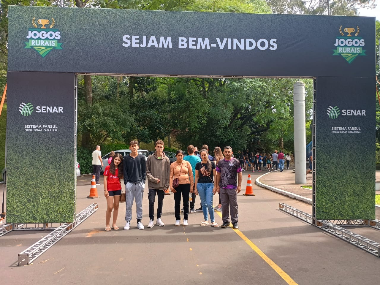 <p>ATLETAS DA ESCOLA ESTADUAL S&Atilde;O IZIDRO PARTICIPAM DE EVENTO PROMOVIDO PELO SENAR-RS EM PORTO ALEGRE, COM APOIO DA PREFEITURA MUNICIPAL E SINDICATO RURAL DE S&Atilde;O NICOLAU</p>