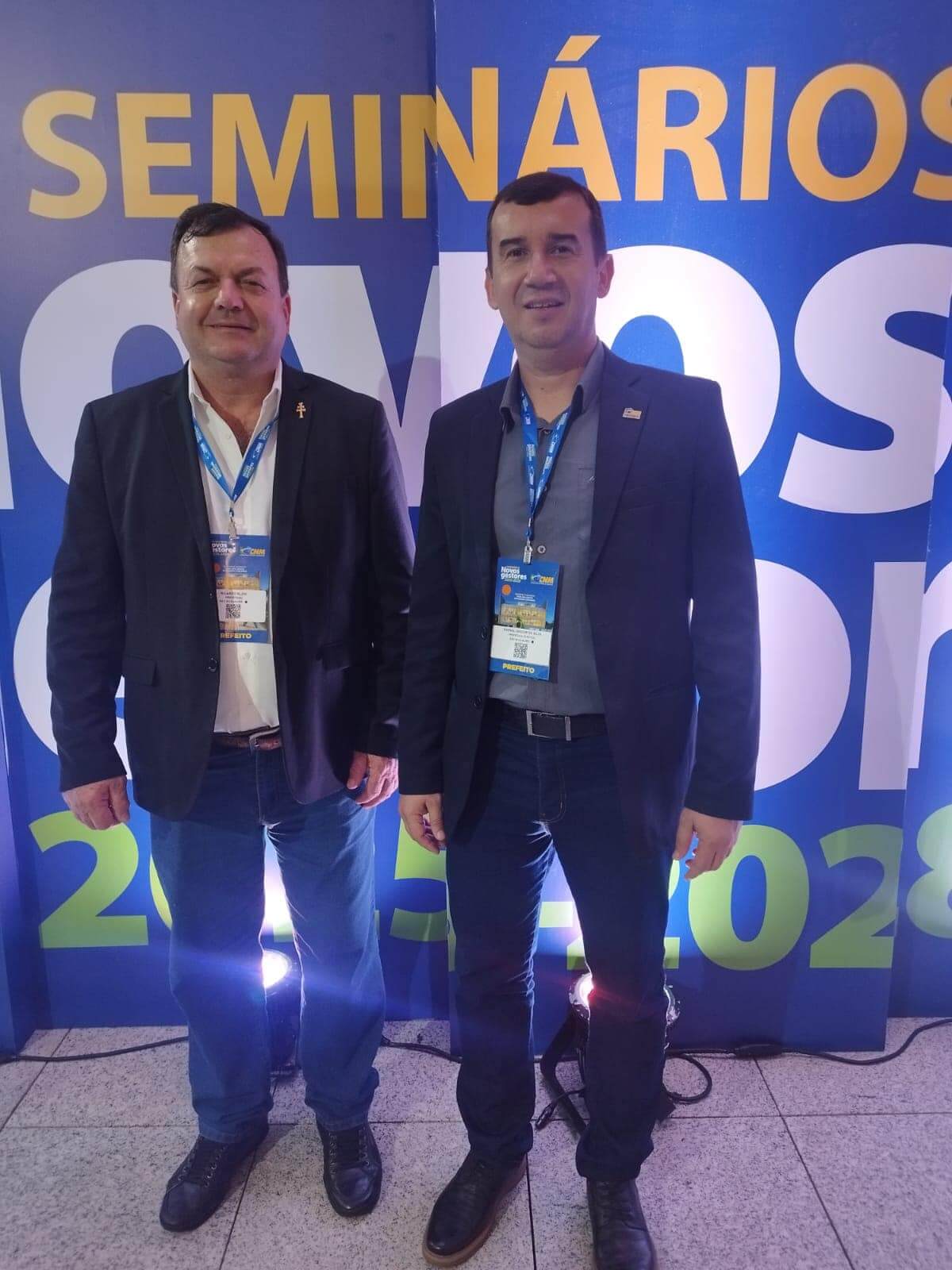 <p>PREFEITO E VICE-PREFEITO DE S&Atilde;O NICOLAU JUNTO COM OUTRAS AUTORIDADES MISSIONEIRAS CUMPREM AGENDA EM BRAS&Iacute;LIA</p>