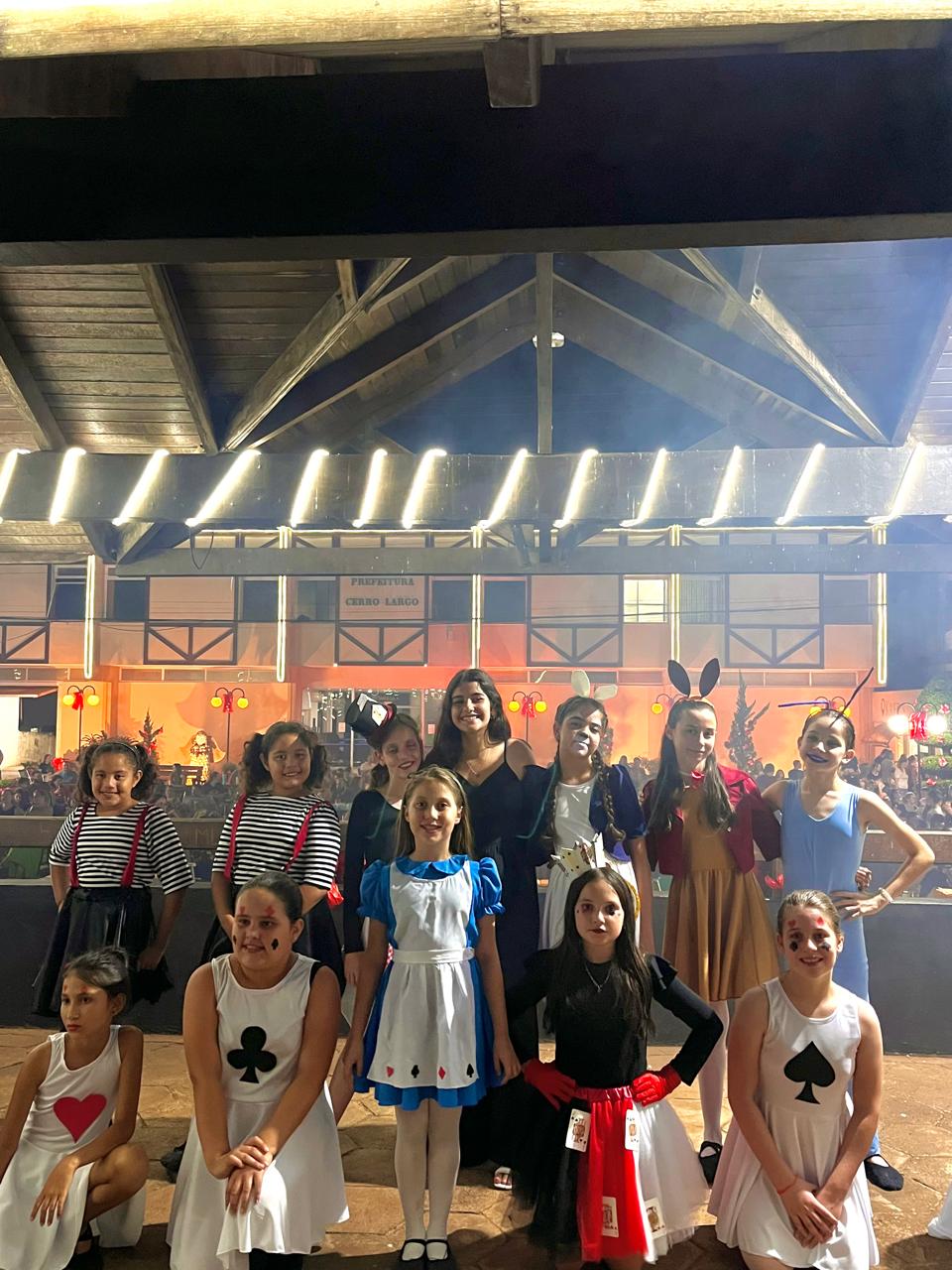 <p>GRUPO DE DAN&Ccedil;A - SONHO DE DAN&Ccedil;AR DE S&Atilde;O NICOLAU APRESENTA NO XII ESPET&Aacute;CULO DE DAN&Ccedil;A NATAL MISSIONEIRO DE CERRO LARGO</p>